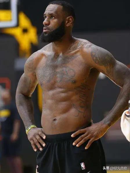 理想状态下，詹姆斯还能打多久篮球？

根据目前的信息和詹姆斯的状态，理想状态下他