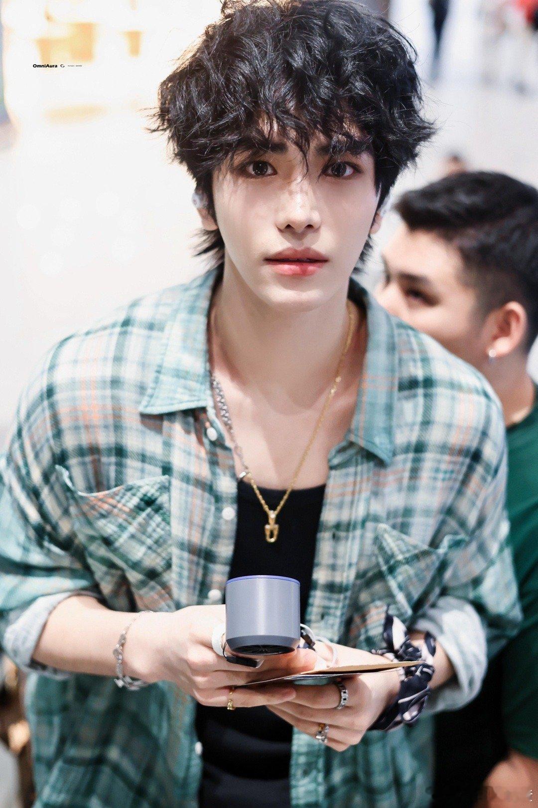 邵子恒余宇涵谈长时间练习值不值得《一路繁花2》走心瞬间！邵子恒15岁出国深耕练习