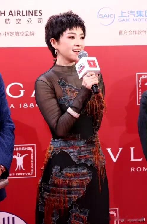 杨幂 倪妮生图含金量谁懂啊[好爱哦][好爱哦][好爱哦]上影节红毯 ​