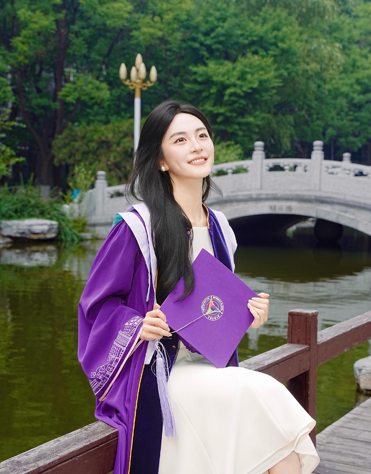 传媒大学景美人美。