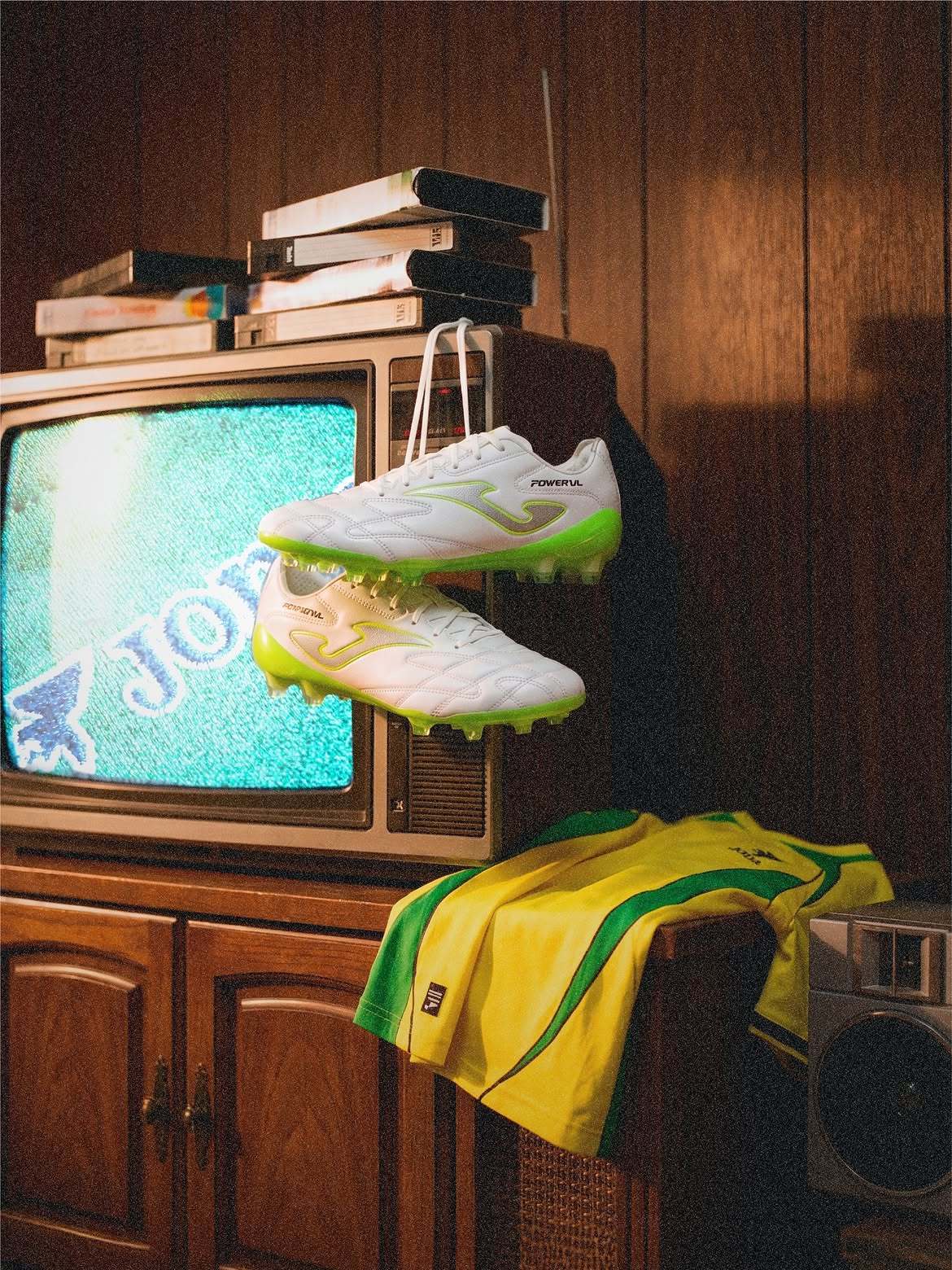 次世代Joma Football的皮质触控型，名字叫Powerful
