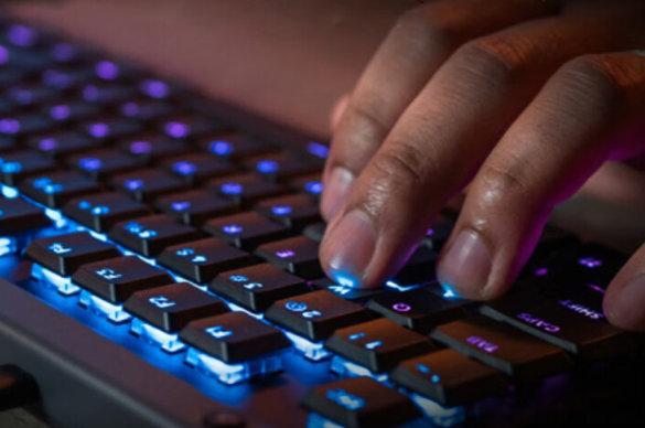 【】据媒体报道，罗技（Logitech）近日向美国证券交易委员会提交8-K表格，