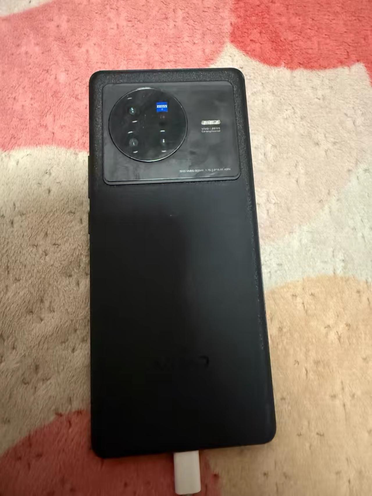 想知道vivo X80这台手机2026年还有人在使用嘛？[泣不成声]手持X80，