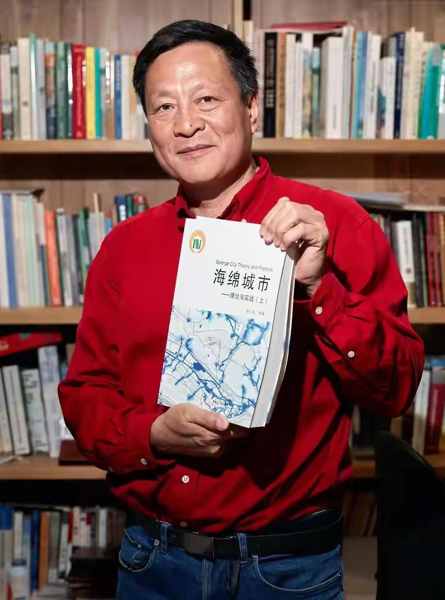 北大俞孔坚教授坠亡前最后影像曝光，长达3分钟，其学生、多位业内人士发声缅怀

在