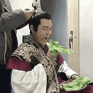 黄晓明吃草[允悲][允悲]  为了回春也是很拼来着 ​​​