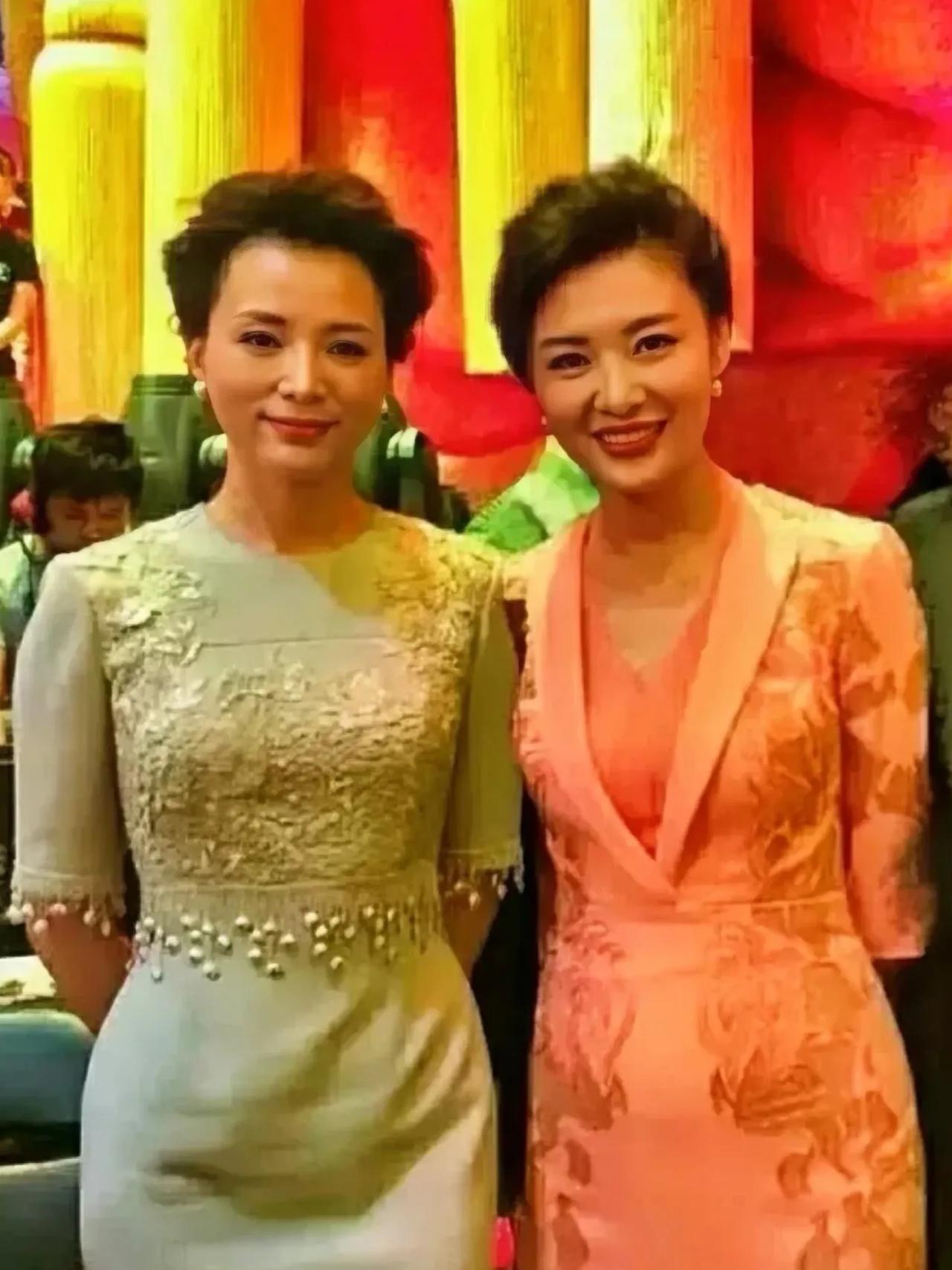 董卿周涛，她们的时代并不久远。今年春晚，她们没有出现在主持人行列，居然掀起了一股