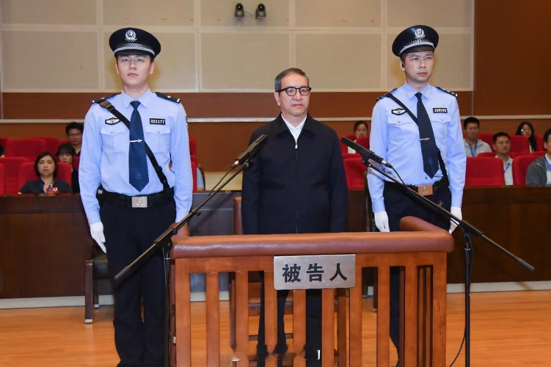 蒋超良受贿7.46亿余元蒋超良以前可是金融圈金字招牌，农行、交行、国开行一把手中