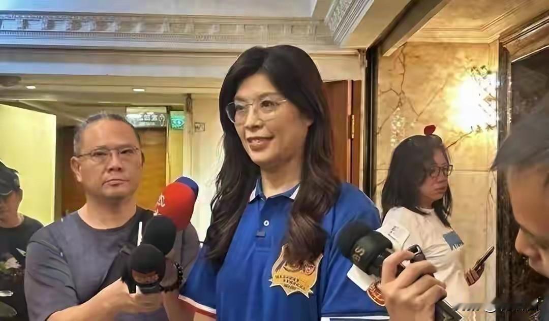 赖清德去斯威士兰吃席，郑丽文应该是最开心的吧？如果赖清德回不来，那郑丽文就迎来了