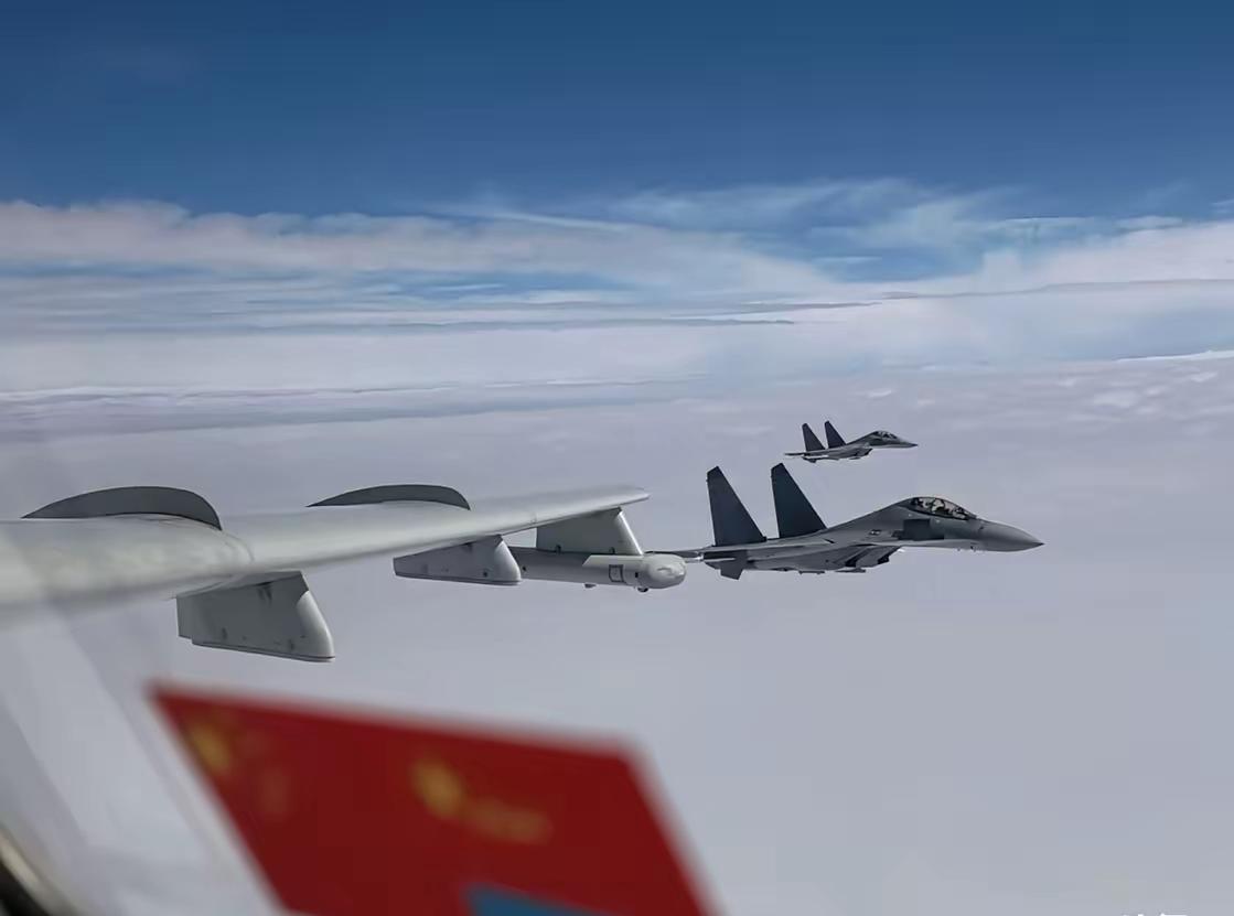 6月27日，中俄两国空军在日本海、东海以及太平洋西部空域展开第11次联合空中战略
