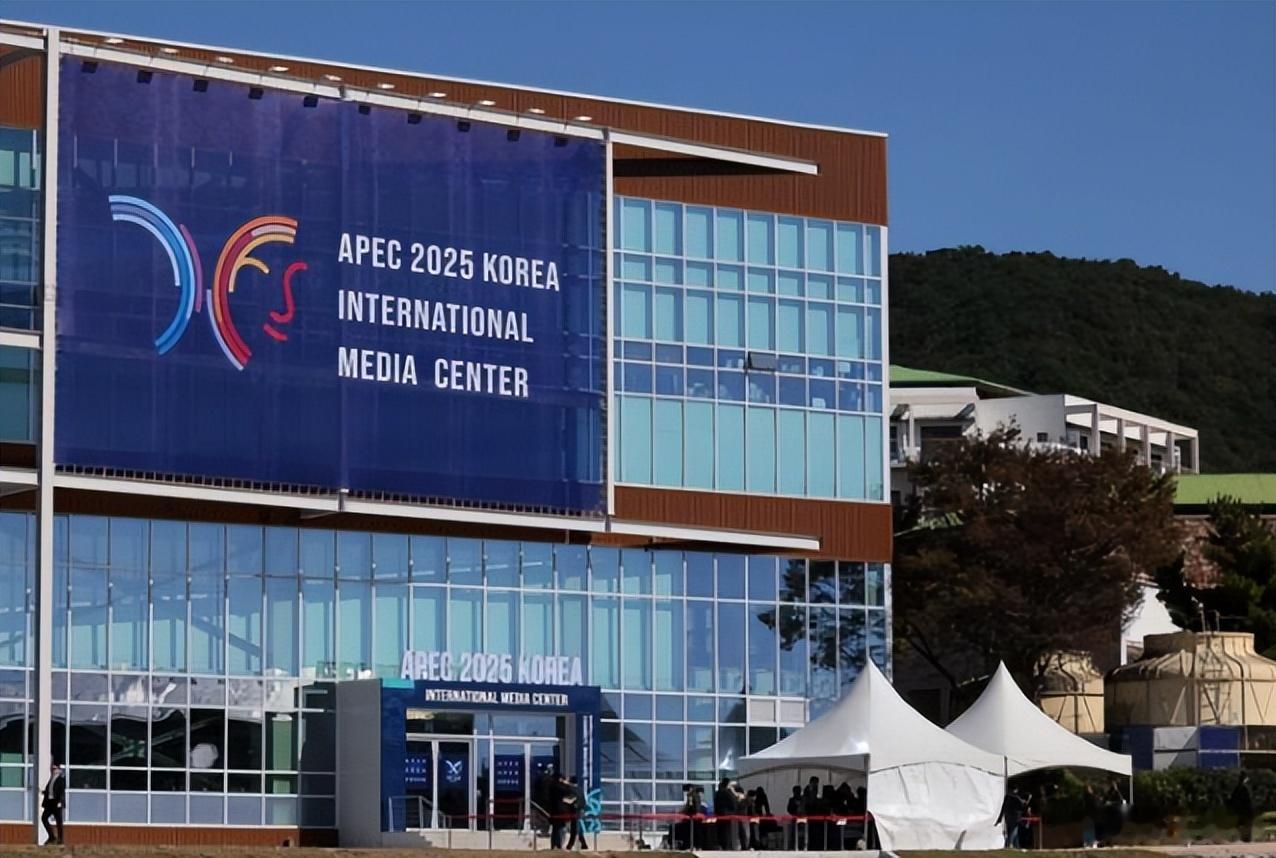 【中国将再掌国际舞台话语权！APEC东道主，凸显中国的国际影响力】亚太经合组织（