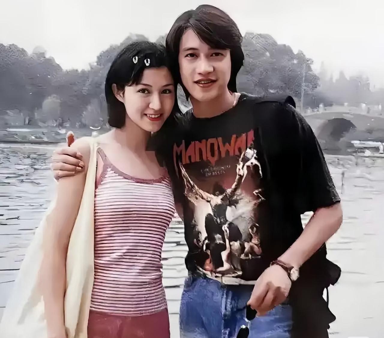 陆毅：（翻着相册）你看这张，1995年刚进上戏的时候，咱们俩都还是19岁的毛头小