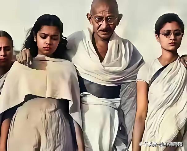 圣雄甘地深夜邀侄孙女同眠，亲信震怒断交，信仰边界在哪？

在2026年3月13日