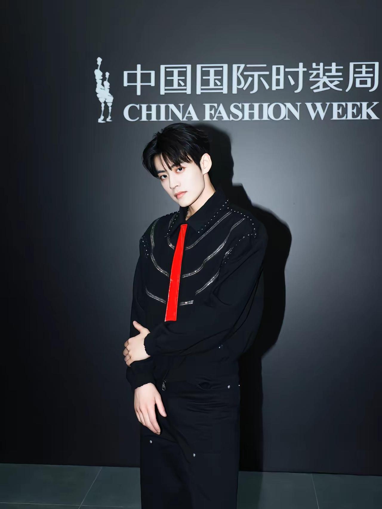 9张图 ✌🏼。时装周特派计划 打卡一个新look 星动秋游季 hello时尚季