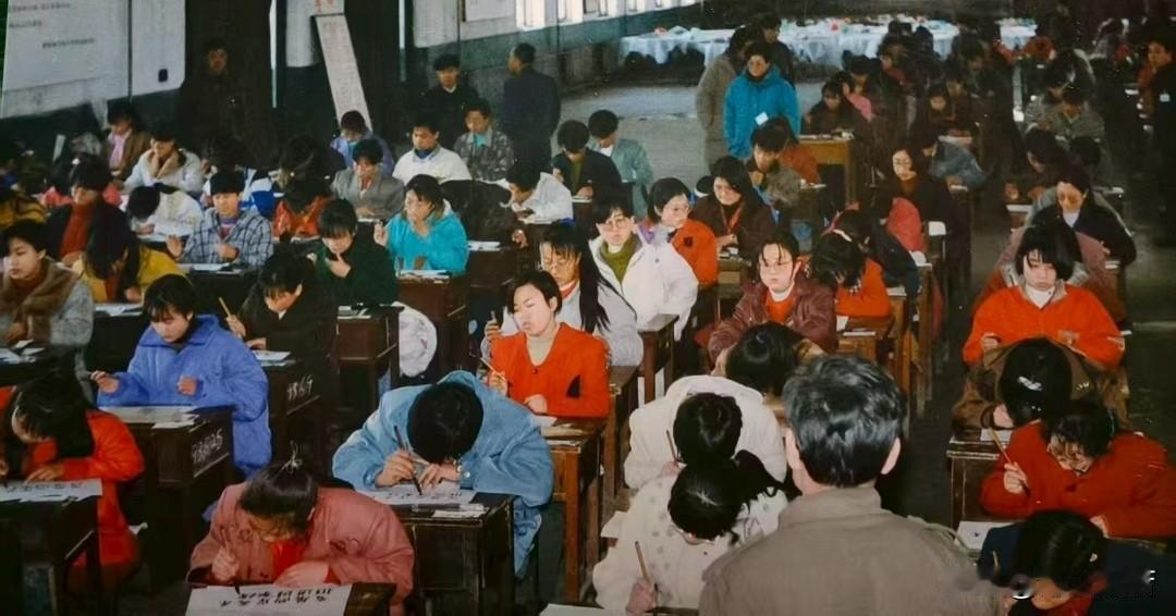 再次泪目，哪位同学这么有心啊，偶然的机会，让我看到这么熟悉的画面，回想青春年少时