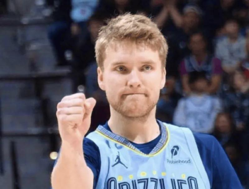 泰伦卢傲慢到这地步了吗？
不听建议，意见也算了。
对手都不看，都不研究的吗？
灰