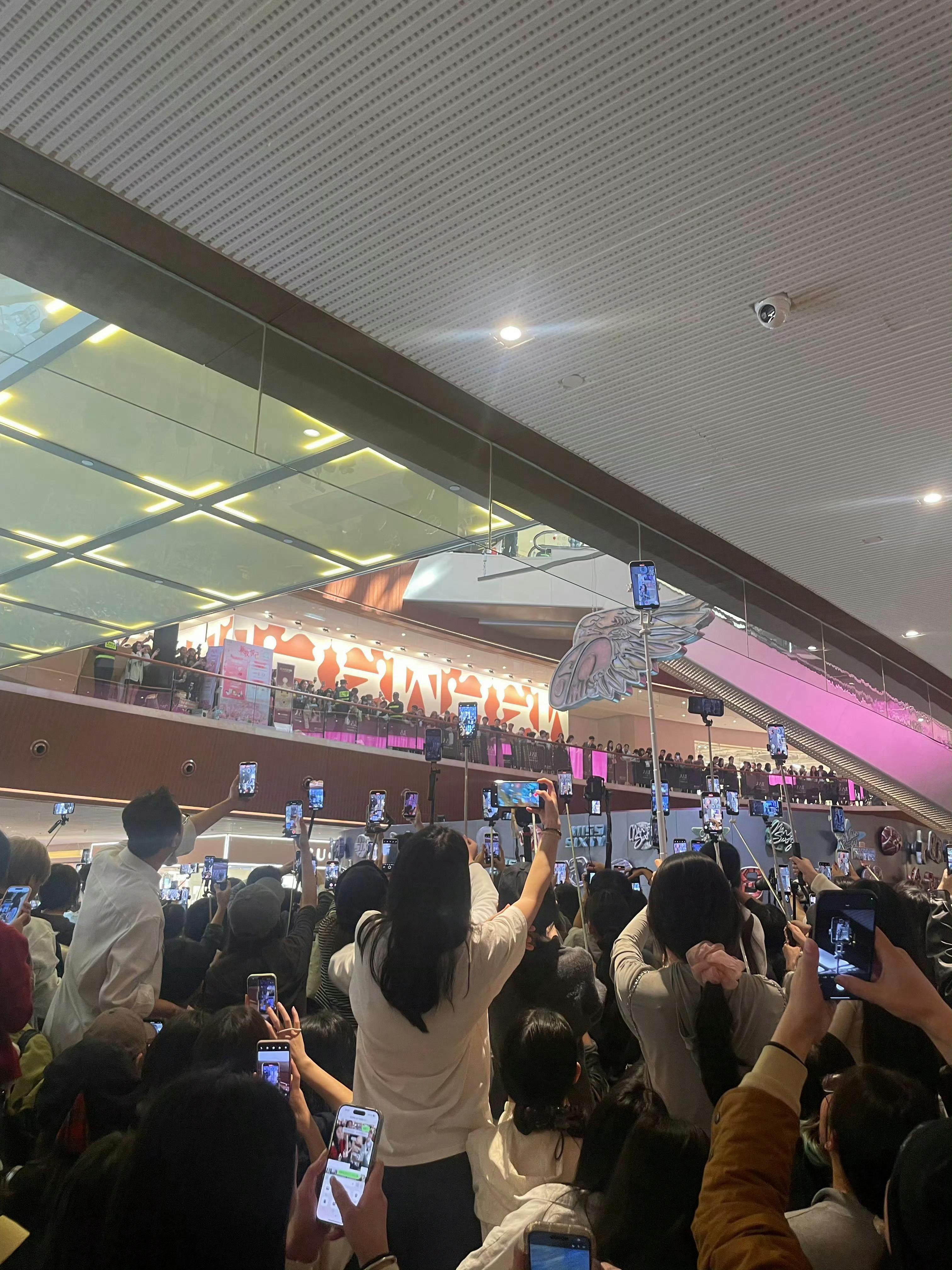 我算是发现了，长红的头部85花线上不一定很多会去做书局，但是线下是实打实的真实人