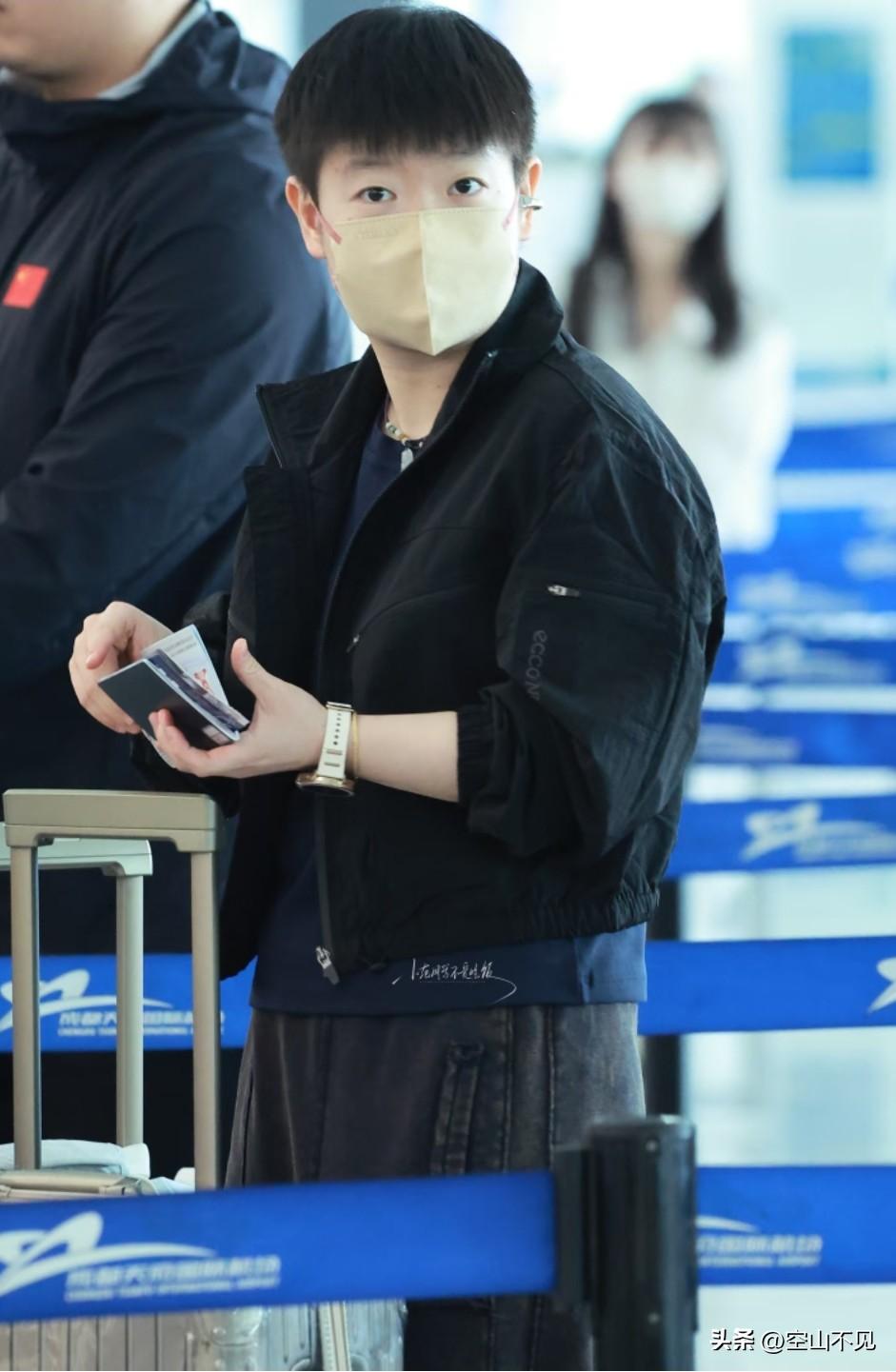 出发！赛场上见！
成都封训结束。今日，孙颖莎出发，参加澳门世界杯。
莎莎的妹妹头