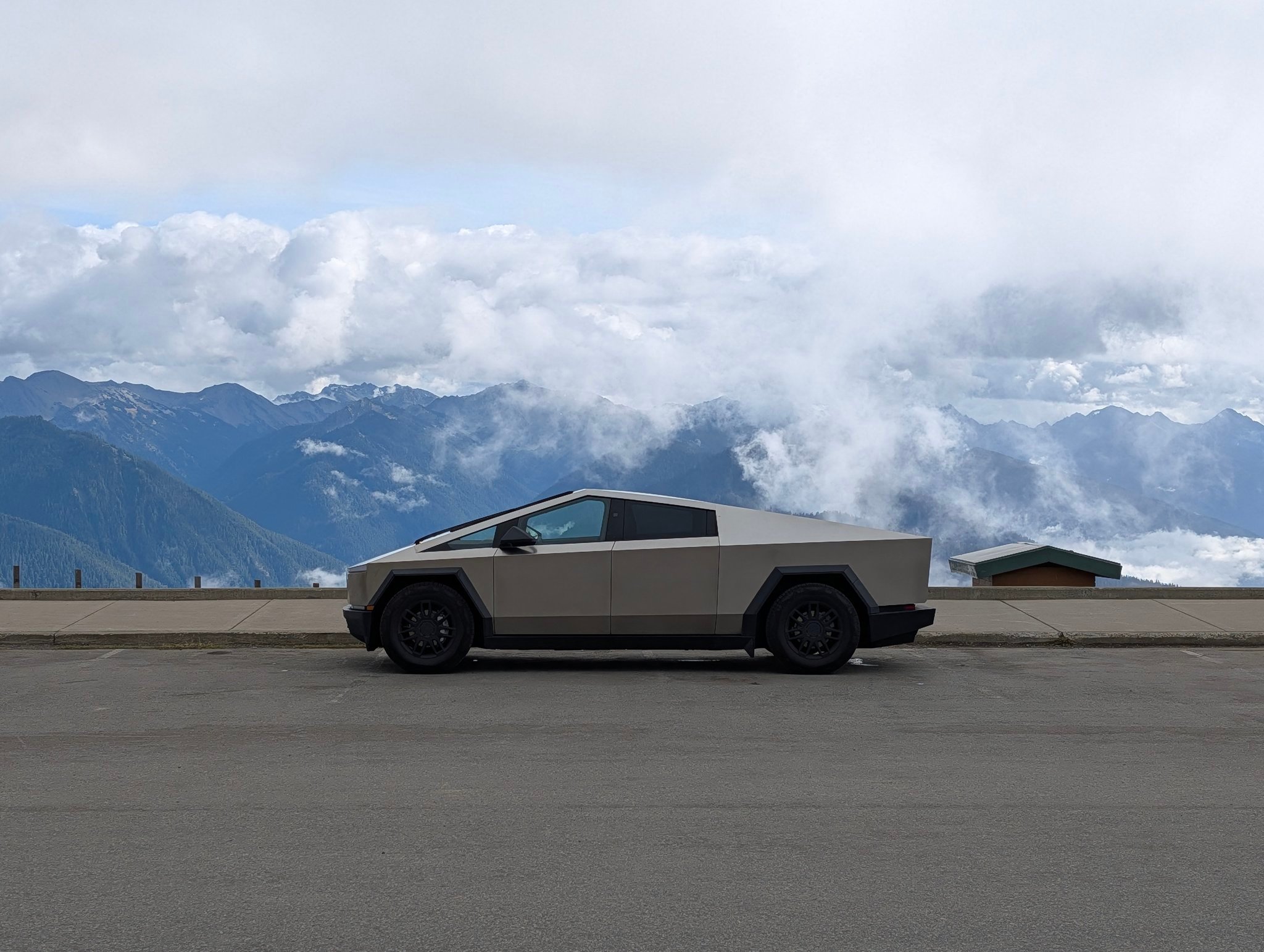 Ashok Elluswamy：特斯拉FSD已经开始向荷兰车辆推送4月12日，特