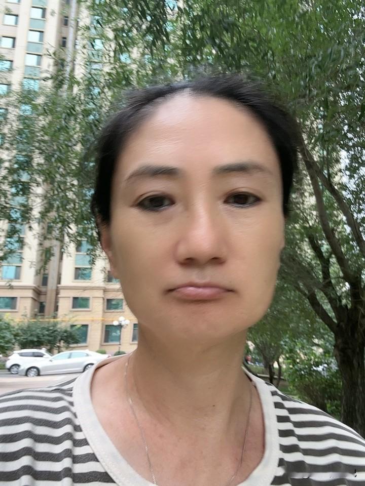 搬家一天，实际跟我没关系，也不让我干活，但是幸福感觉忙叨。
实际我在这边住的可好