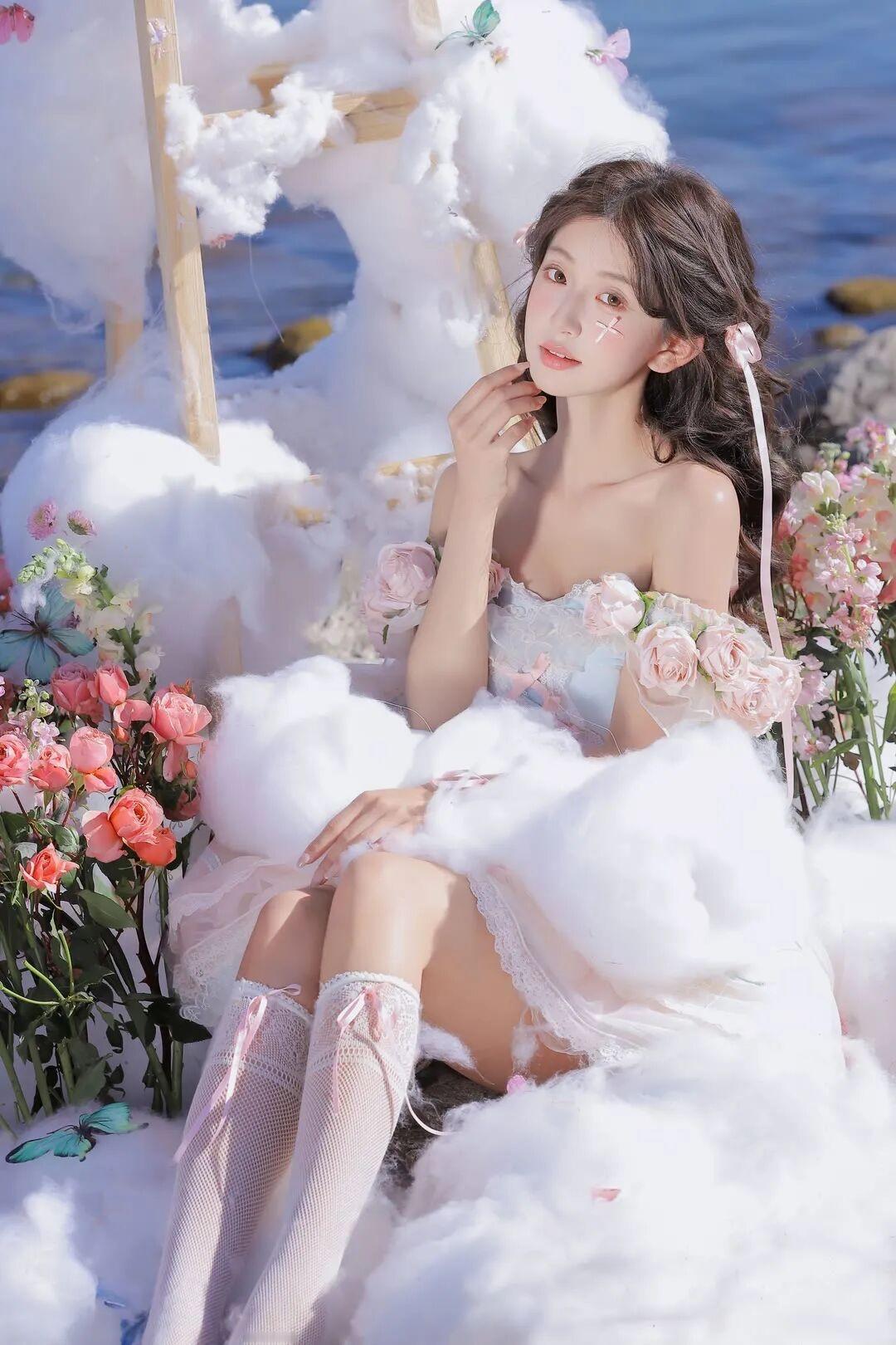 性感与可爱并存是什么体验? 分享甜美小姐姐随手拍 梦幻洛丽塔蕾丝美腿写真美少女写
