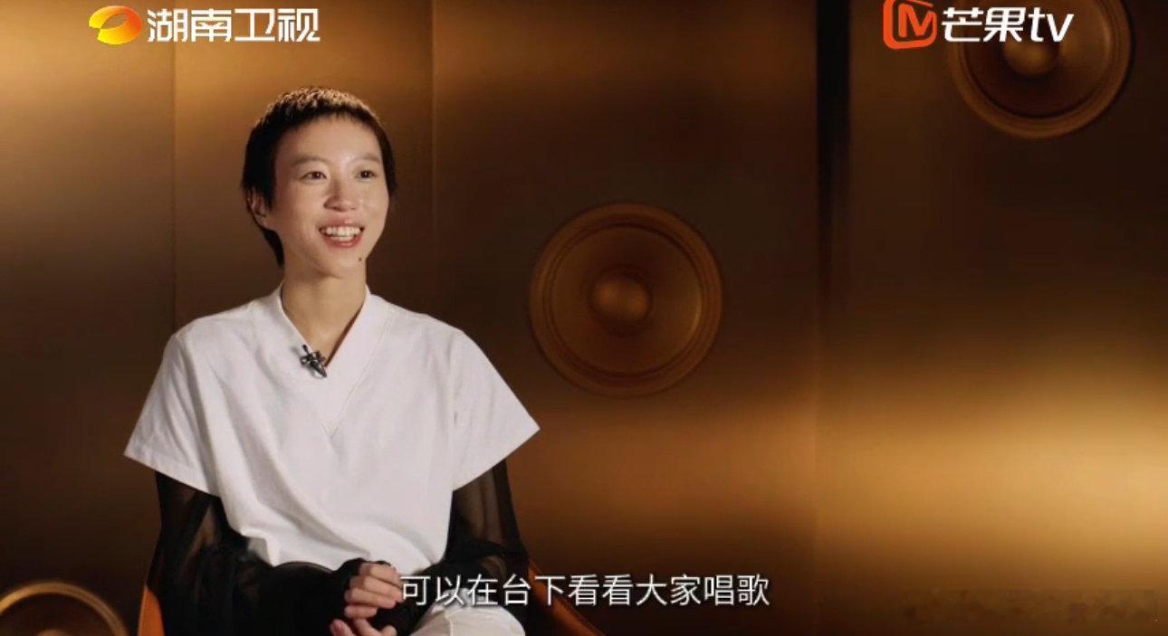 窦靖童我还挺喜欢月度决赛的歌手2026 赛后采访，被问到对本期排名的看法，窦靖童