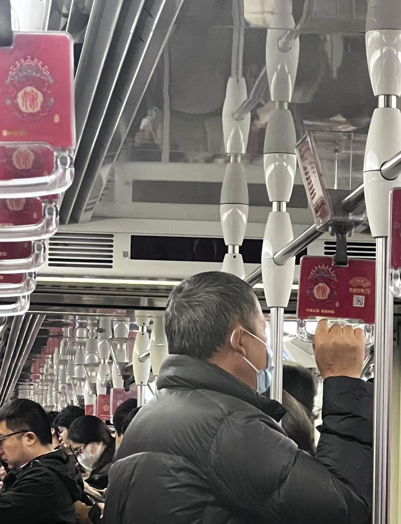 上海地铁到底怎么知道在哪一站下车
禁止乞讨，卖艺，兜售什么什么什么反正我记得听的