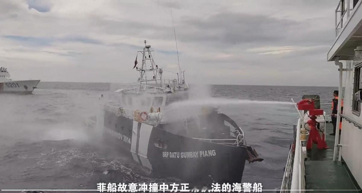 难怪菲方当场“举白旗”，原来海警船水炮威力这么大！现场一幕让美方都安静了

菲律