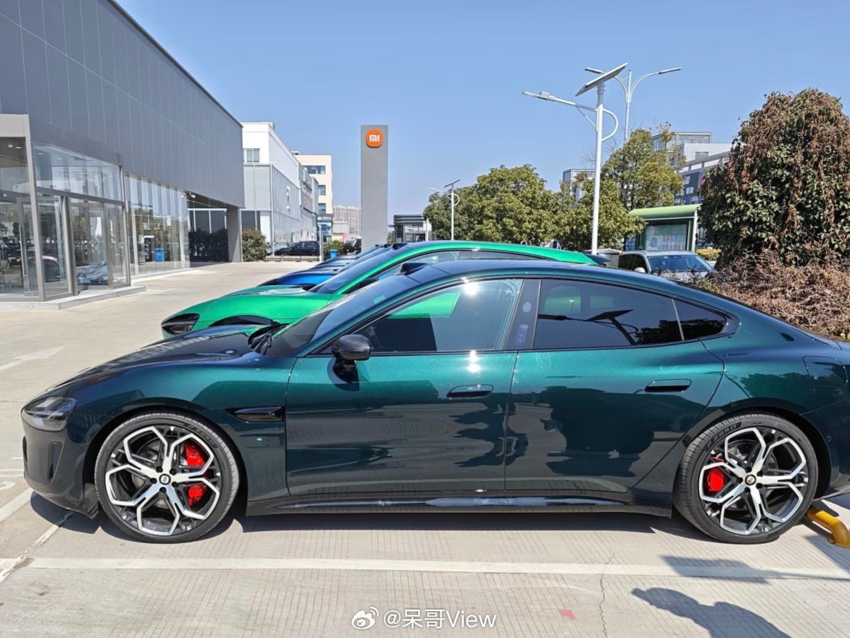 新SU7激发中国新能源车消费热2026年全球车市卷的更厉害了，新一代SU7的走红