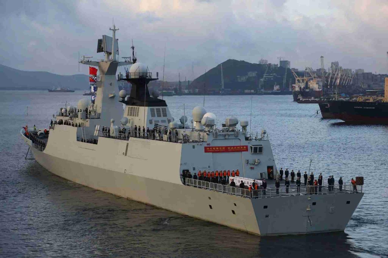 4000吨大庆舰为何独自“静默”霍尔木兹海峡一周？咱们这一步棋，下得真妙！

4