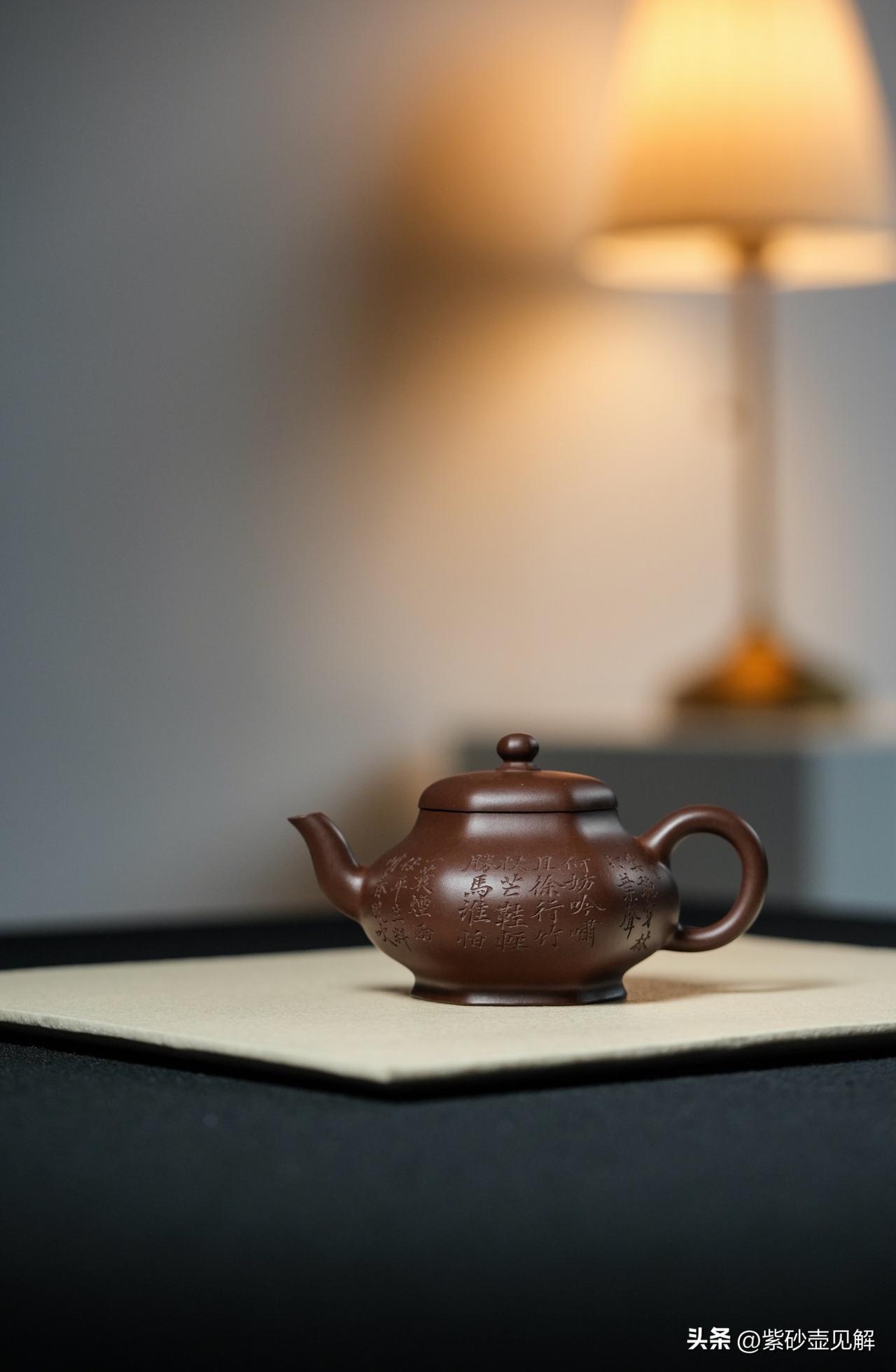 名壶”不仅制作精绝，制作者还需要有“名”，像历史上的大名家时大彬、李仲芳、徐友泉