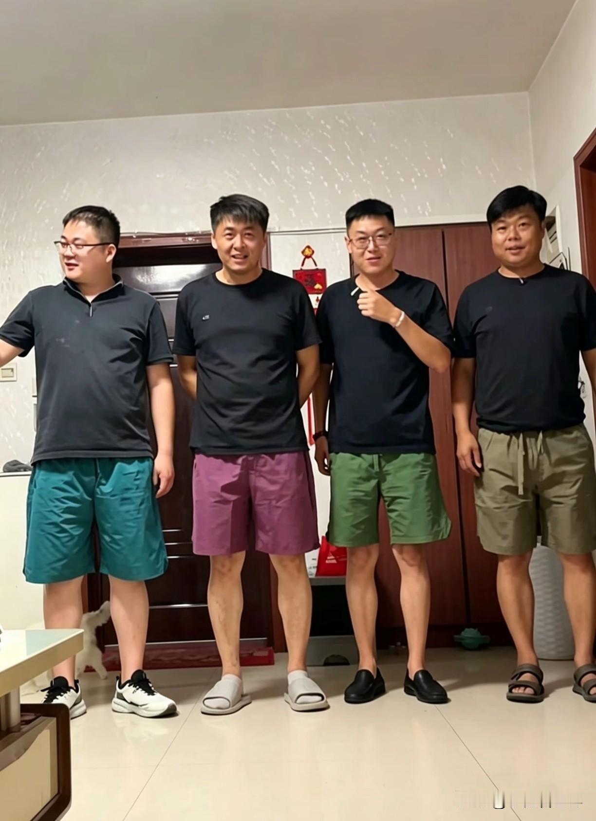 裤衩大队来啦！平顶山F4最新造型照来啦！

从八月初开始，酷似张雪峰老师的陈杰师