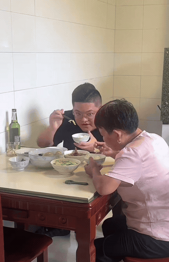 这是谁家的上门女婿，我也是服了！