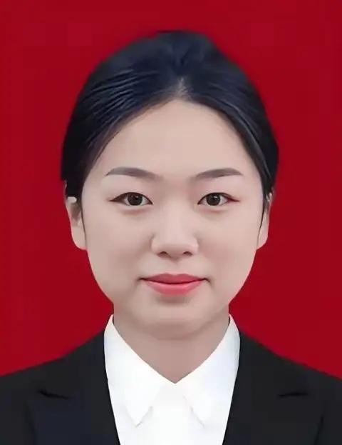 21岁的姑娘，本该踩着舒服的休闲鞋，在实习岗位上憧憬未来，翟元敏的人生，却在20