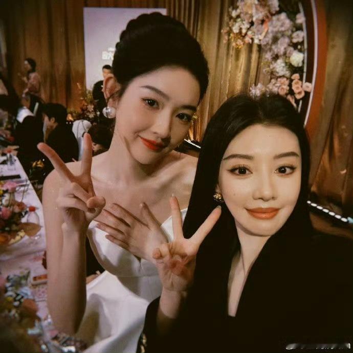 王鹤润吐槽王玉雯王鹤润方称工作人员失误12日晚，王鹤润的微博账号被发现在某娱乐号