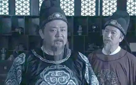 武则天临终前，见一80岁老头跑到她床前，大喊道：狄仁杰骗了我。狄仁杰两次当宰相，