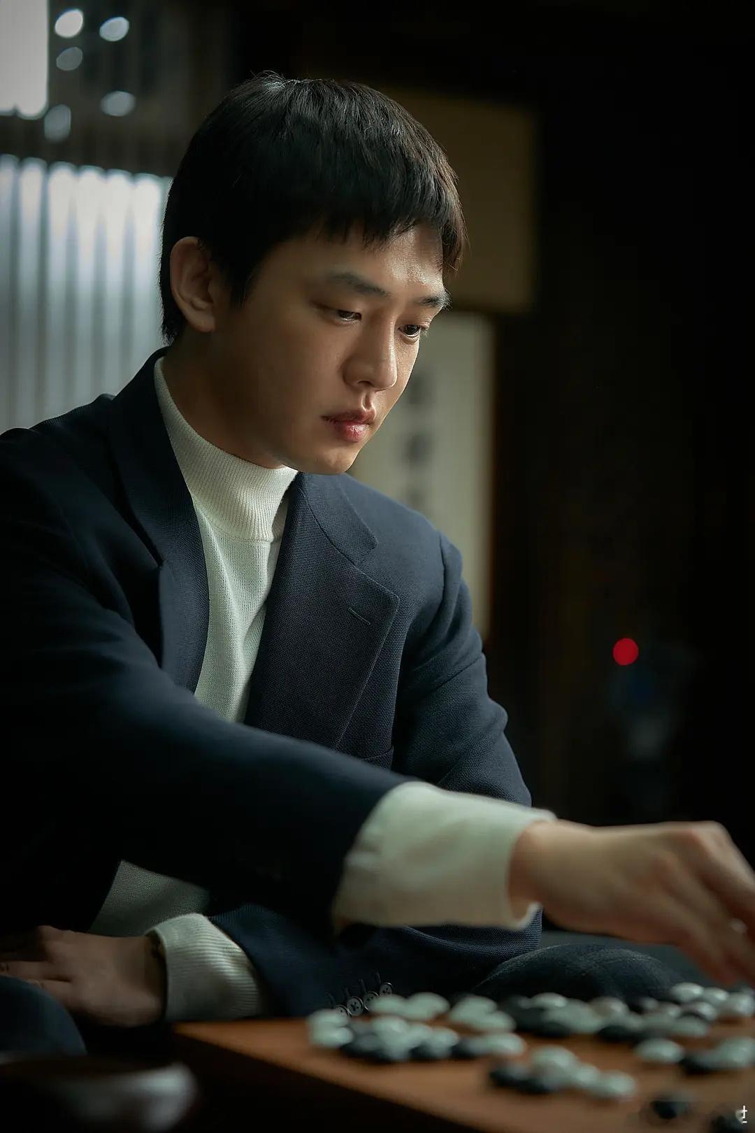 李秉宪、刘亚仁主演《胜负》计划3月在韩国上映。讲述围棋传说曹薰铉九段和弟子李昌镐