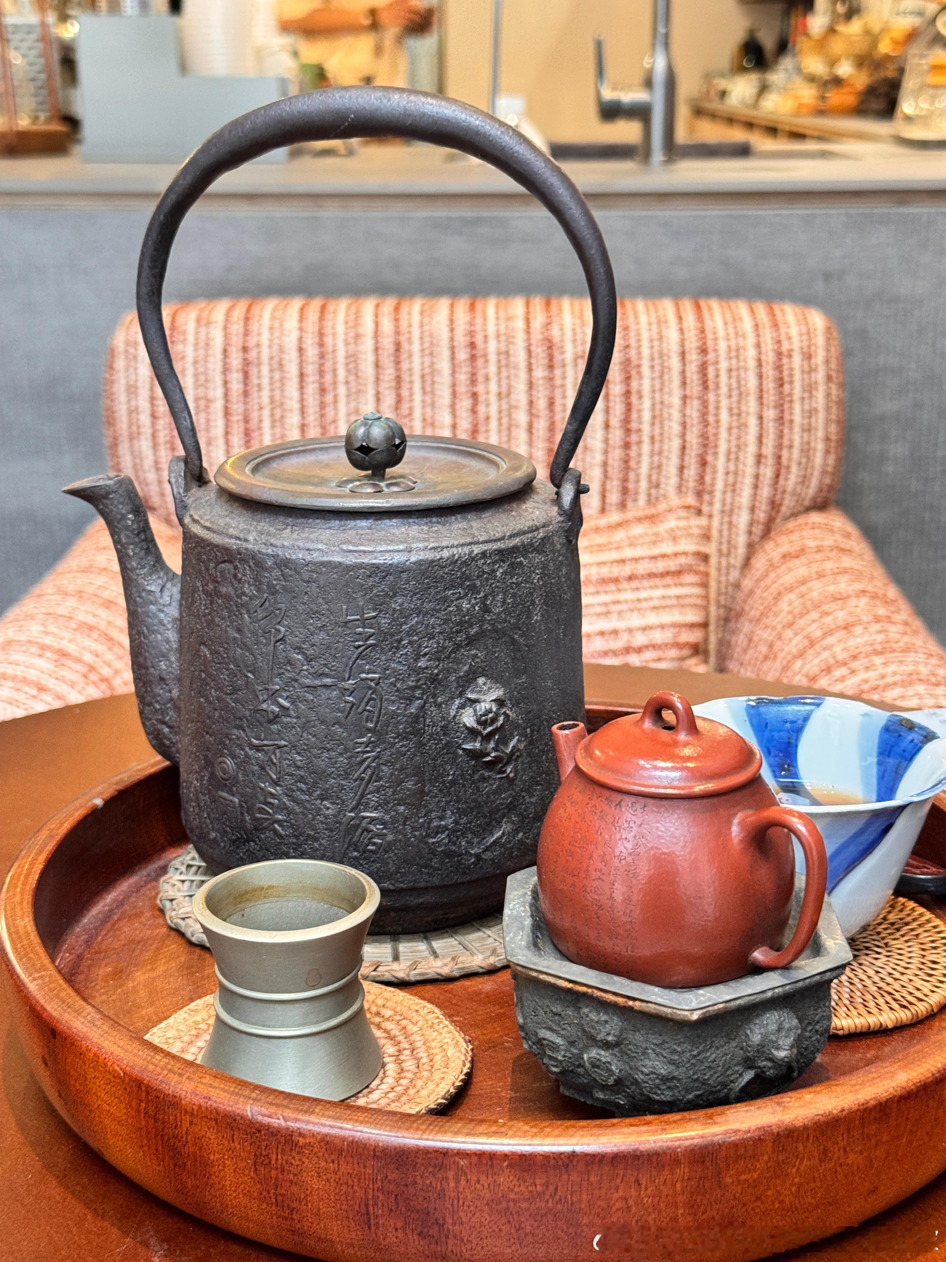喝完咖啡喝茶。我困了