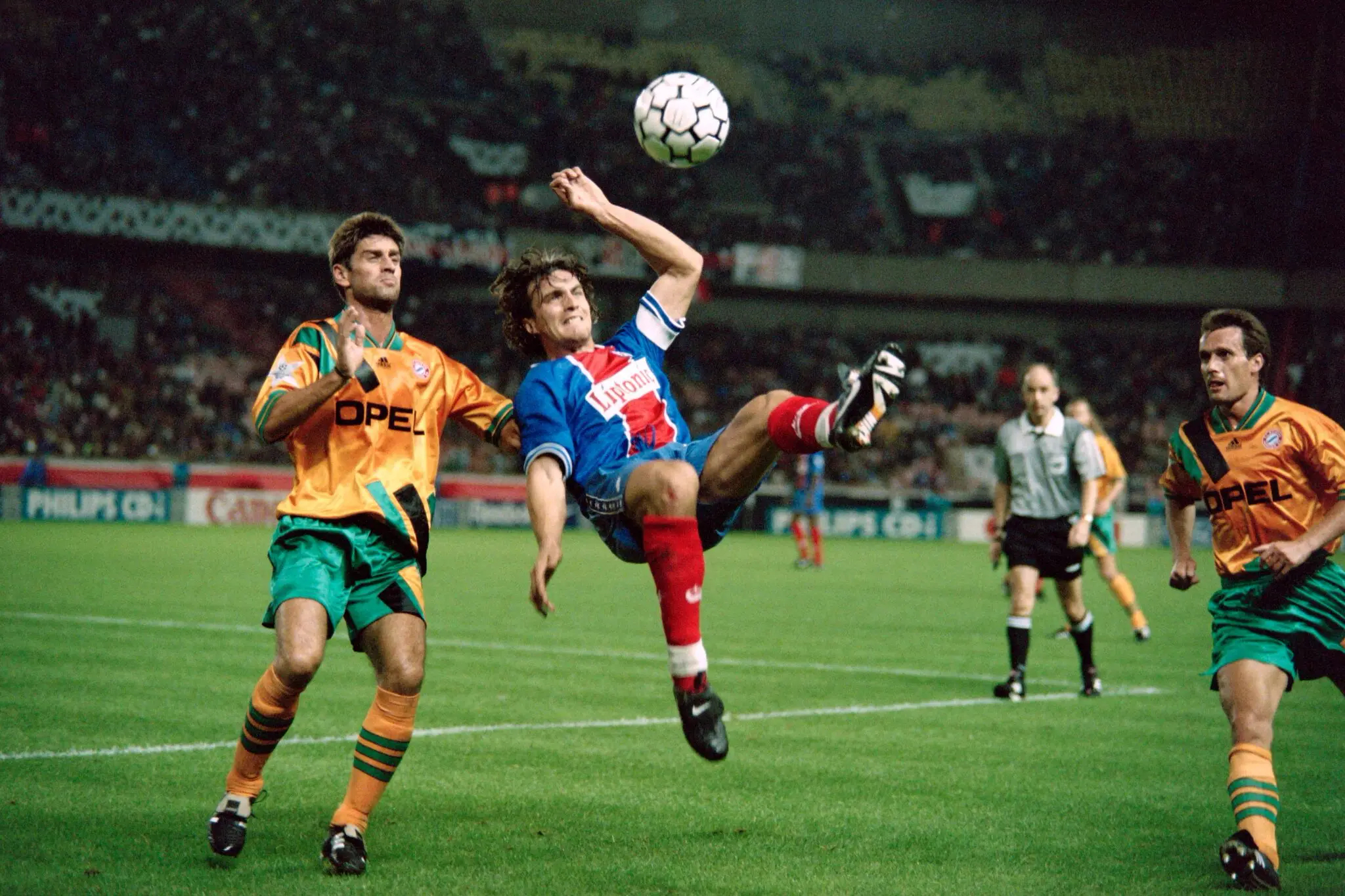 法国球迷俱乐部  足坛美男子的跨界传奇：吉诺拉的英超开拓之路59岁的大卫·吉诺拉