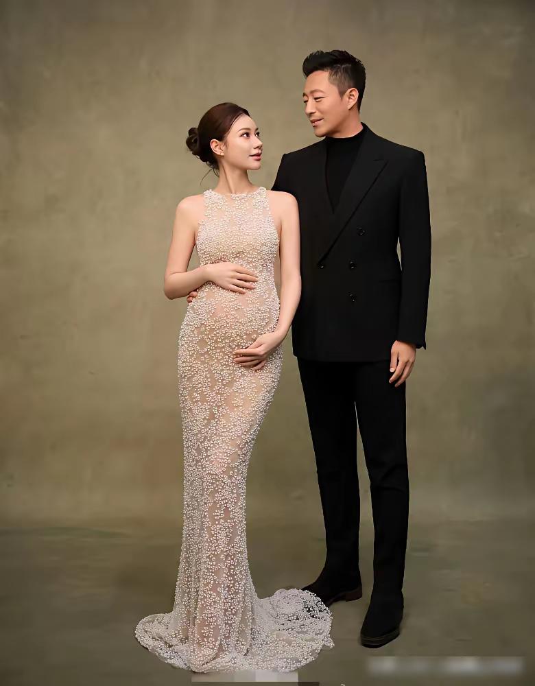 都以为汪小菲离了婚就得栽跟头，结果人家闷声搞起了“家庭建设”。情人节那天他专门飞