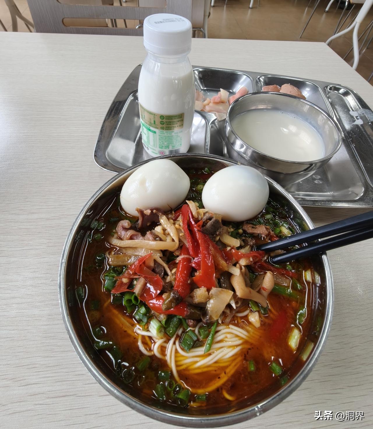 这样的工作餐，大家觉得怎么样？
以前我也爱攀比，对自己单位满身吐槽
可现在这大环