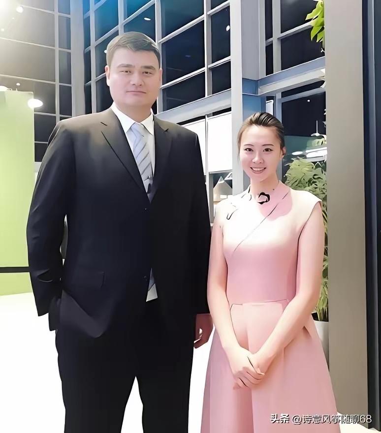 不是我吹，两人之中，但凡认识一位，你也是体育圈的大佬了。