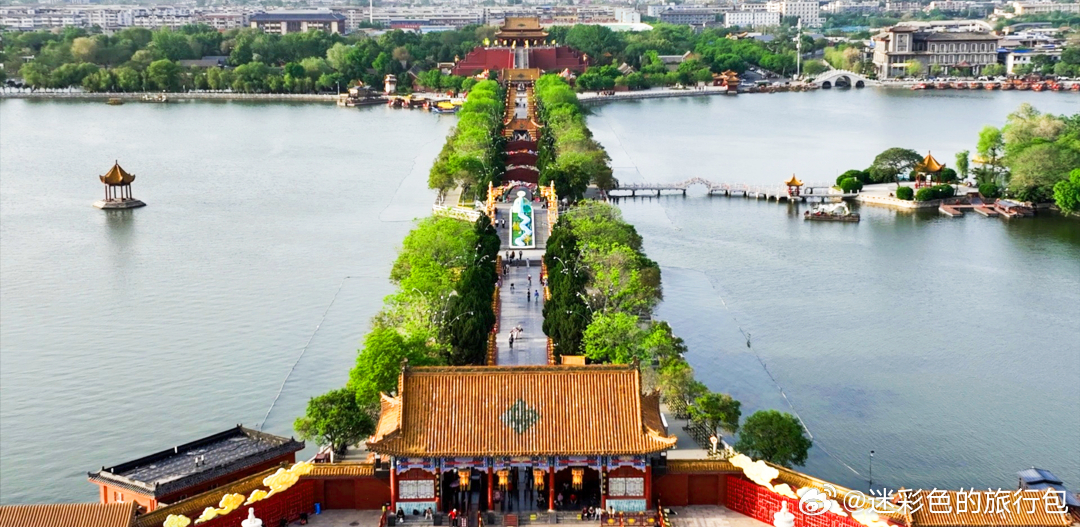 开封夏日避暑攻略收好！万岁山武侠城泼水闯关、千场武侠演艺氛围感拉满；清明上河园荷