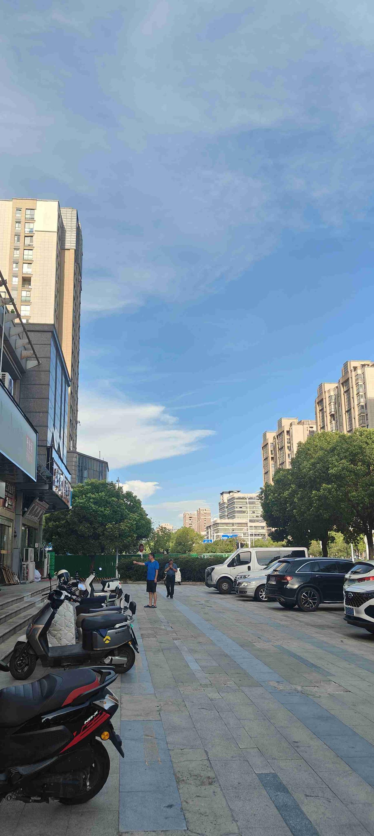 我的今日状态：😁轻松愉快
我这里的天气：☀️晴天