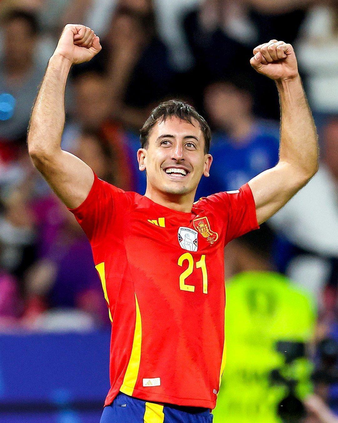 🏆🇦🇷🇪🇸 阿根廷和西班牙都将在世界杯决赛中穿着主场球衣。就像阿根廷在