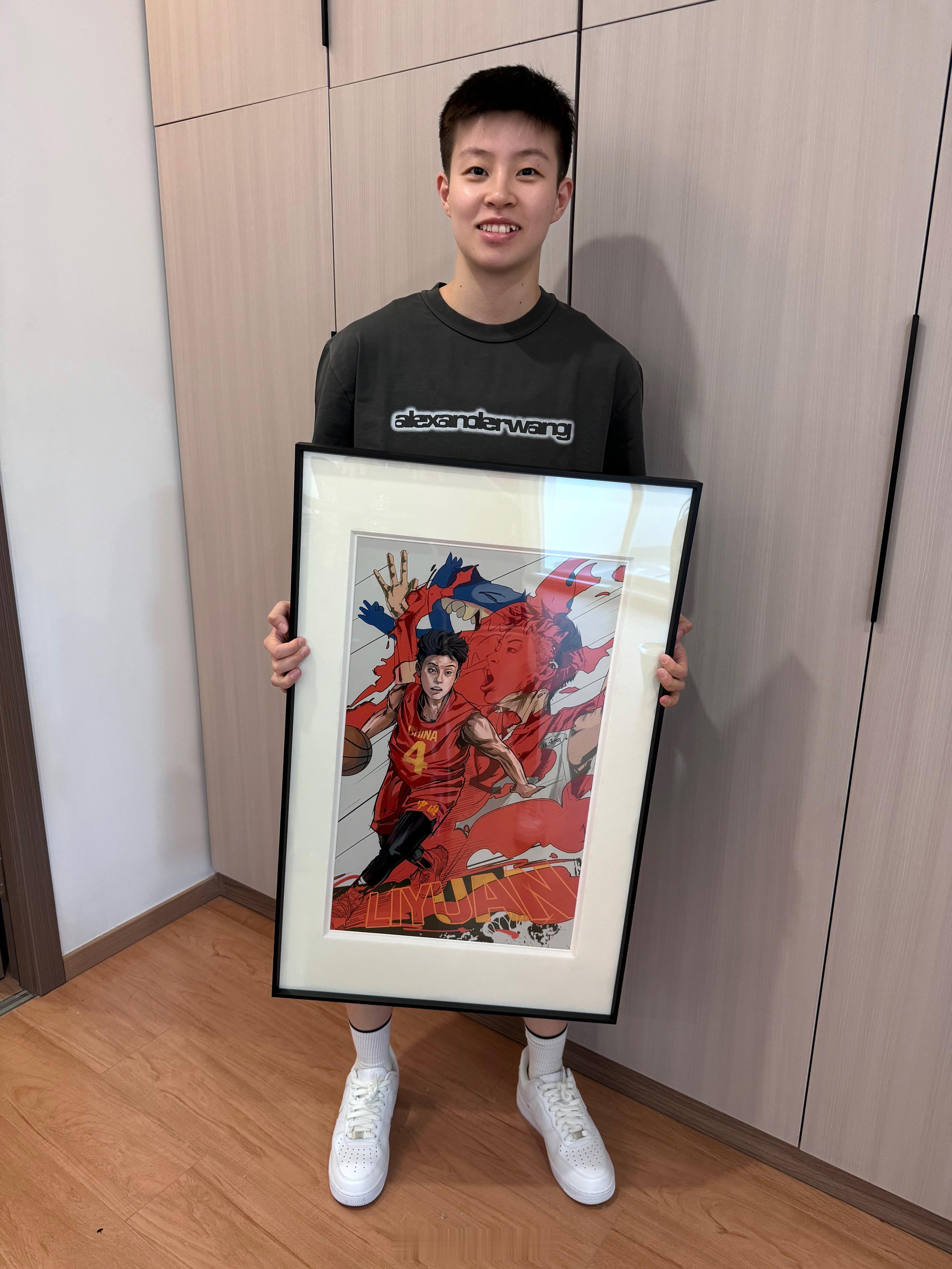 #李缘[超话]# 👩🏻‍🎨画了一张画儿🎁生日快乐呀🎂🎊🎉#中国女篮