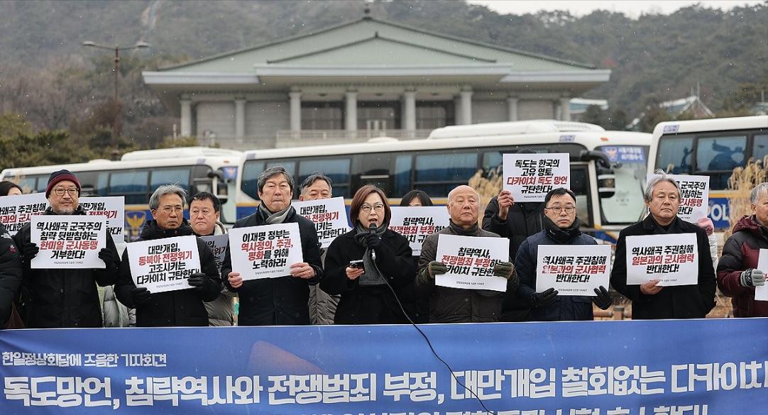 韩国发生大事了，李在明访日前夕，日本驻韩国大使馆突然被“围”了。据韩联社报道，韩