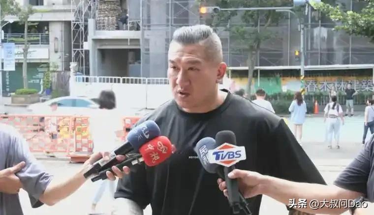 馆长喊话台湾同胞：民进党骗了10年，别再待在谎言井里！
 
台湾网红馆长陈之汉最