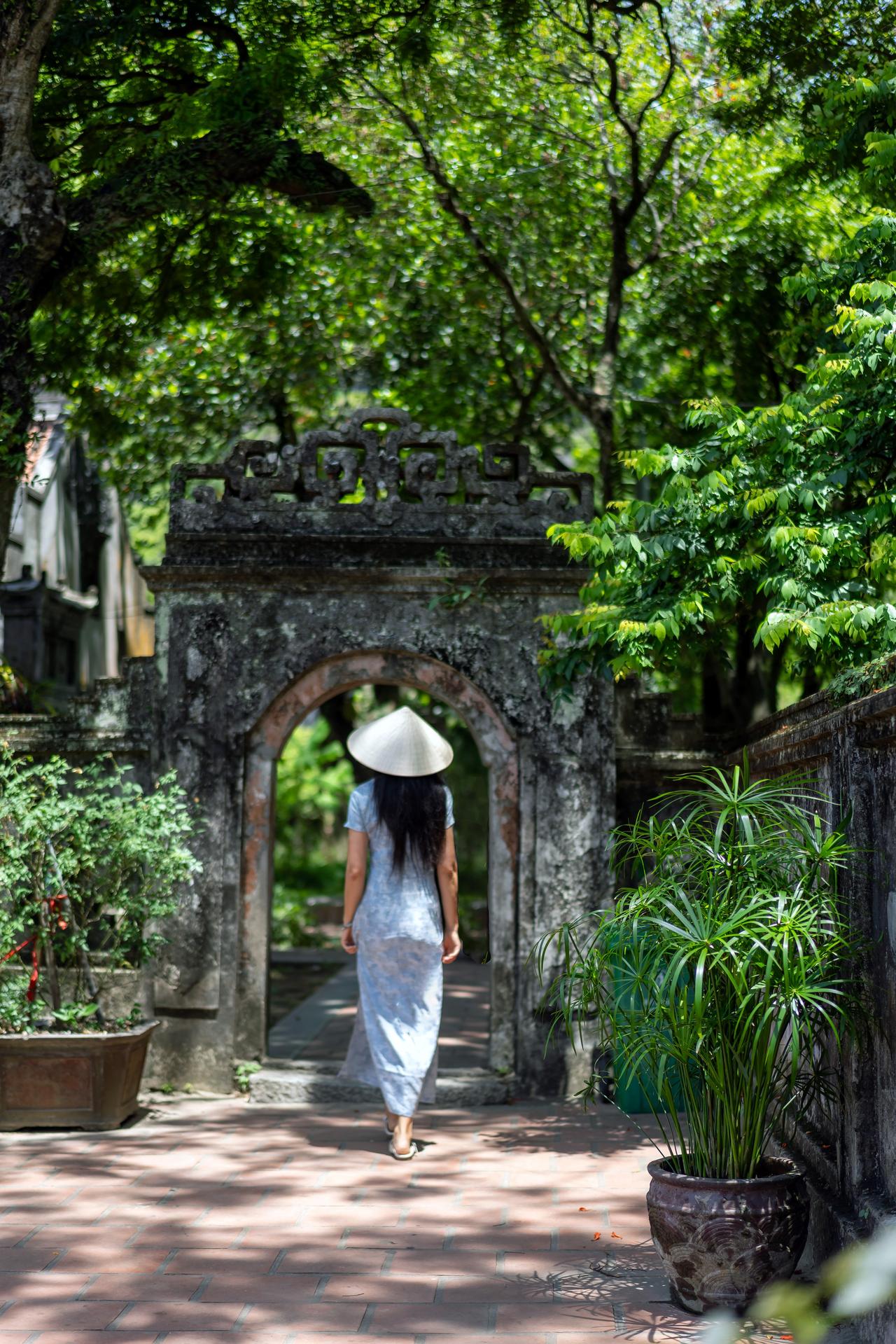 华闾古都｜越南版“西安”！千年王城藏在山水画里！

很多人的河内旅游，都会去下龙