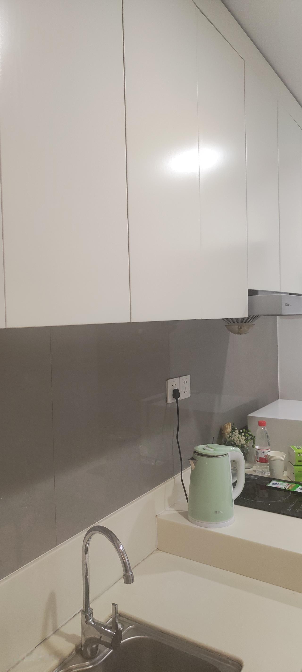 我在福建泉州和福州订宾馆时，头一回碰到这样的事儿。我在网上订了家酒店公寓，订好后