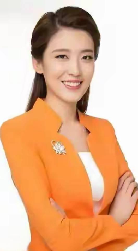 田甜，陕西卫视主持人，主持《华山论鉴》《华夏夺宝》等栏目。外形清新大方，兼具模特